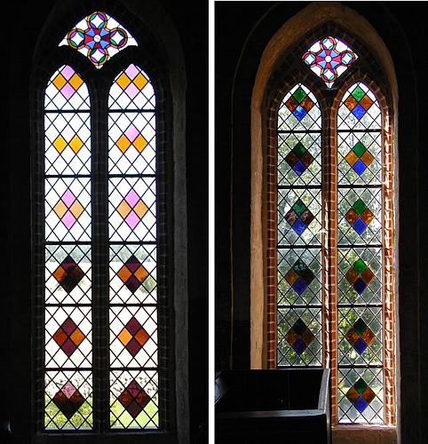 Die Fenster links und rechts vom Balkon