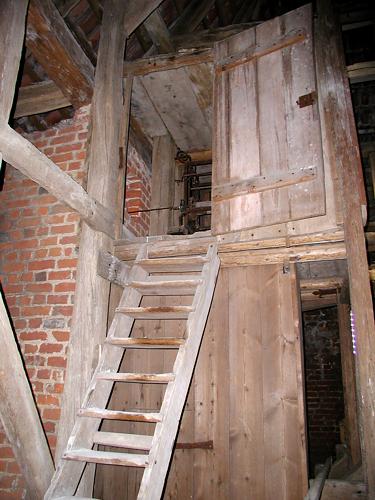 Treppe zum alten Uhrwerk