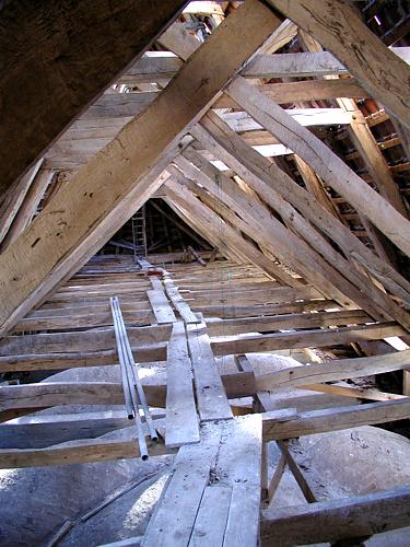 Blick auf das Gewölbe über das Kirchenschiff