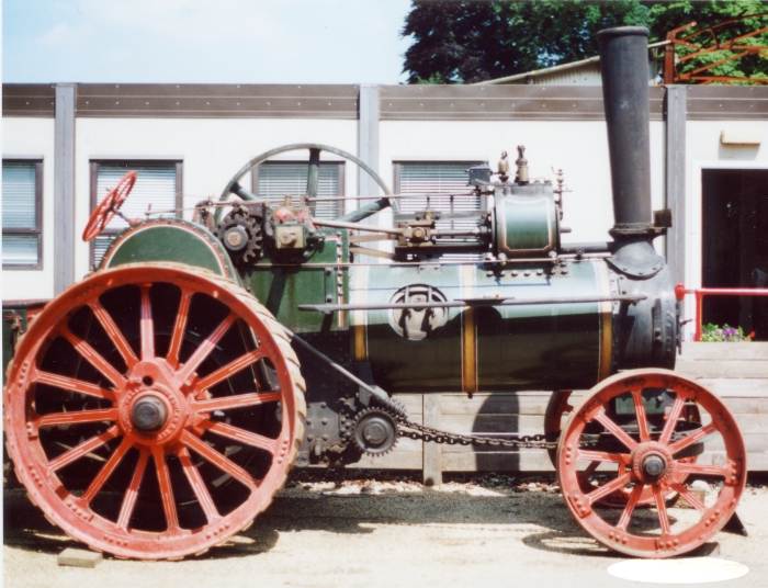 Traction engine